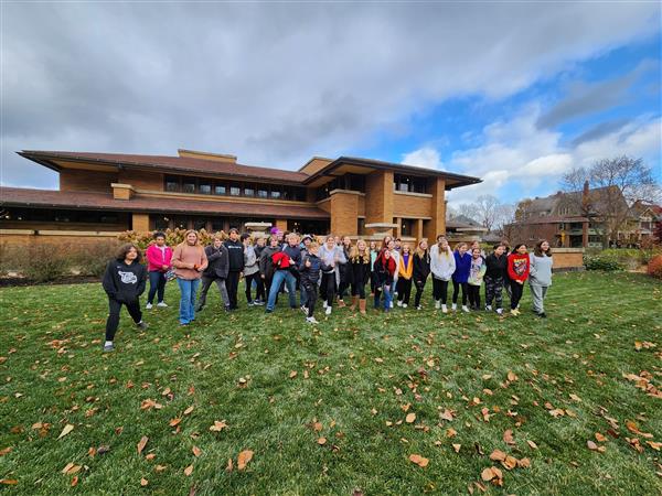 Group photo outside Darwin Martin House