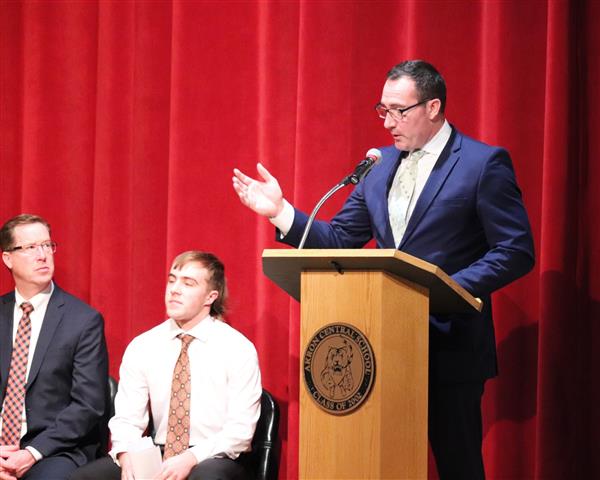 Mr. Dimitroff addressing audience