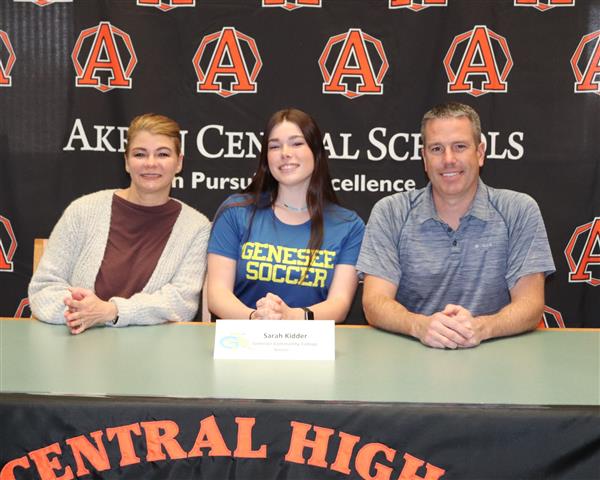 Sarah Kidder with parents